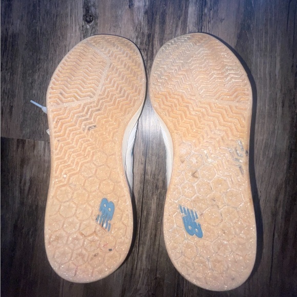 Women’s new balance off-white and green 8.5W&8M - Picture 5 of 6